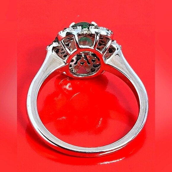 925 Sterling Silver Ring Sz 7 with Natural Emerald & 18 Natural Diamonds. - Picture 2 of 15